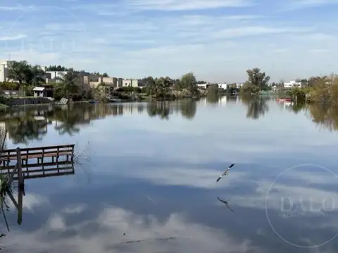 Lote al agua en San Matias A 5