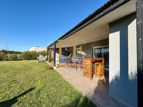 Casa 4 ambientes con 3 baños
