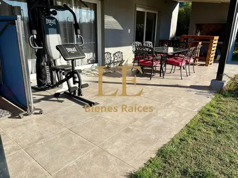 Casa en Venta con 4 cocheras