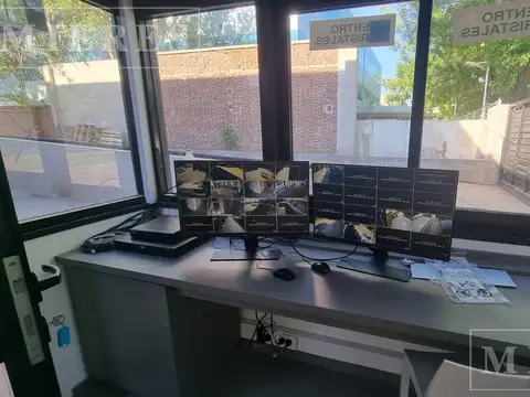 Córdoba al 3300 (esquina Fondo de la Legua) edificio completo