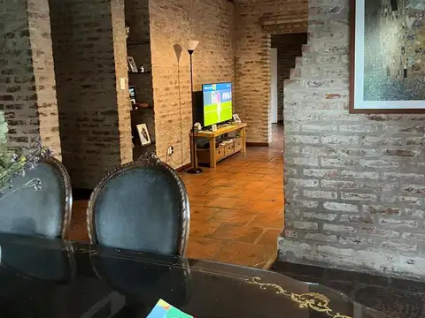 Casa 6 ambientes con 4 baños