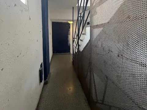 Espectacular Salon apto Comercial en edificio sobre Av Gaona y Cuenca