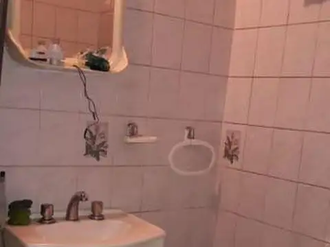 Casa 6 ambientes con 2 baños