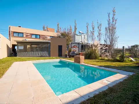 VENTA | PERMUTA - Casa 3 dormitorios, Quincho con parrillero y piscina -  Tierra de Sueños 3, Roldán