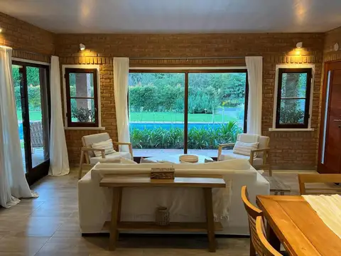 Casa 5 ambientes con 3 baños