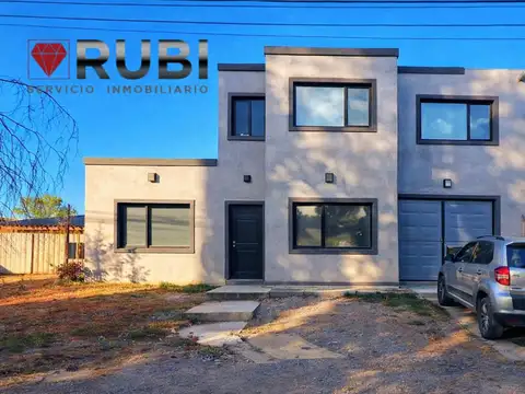 EN VENTA CASA 2 DORMITORIOS - PLOTTIER