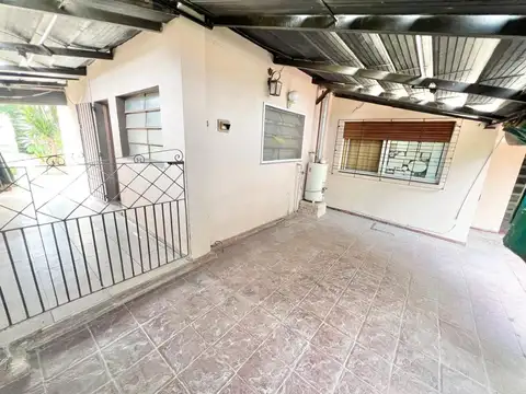 CASA PH EN VENTA 3 DORMITORIOS CON PATIO EN VARELA