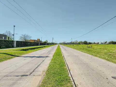 Terreno en esquina con aptitud comercial frente a Funes Hills