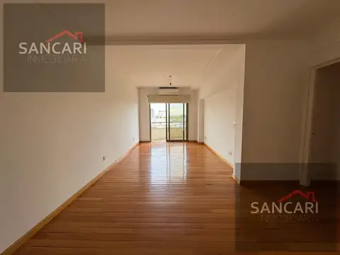 Departamento de 3 ambientes con cochera en Barracas