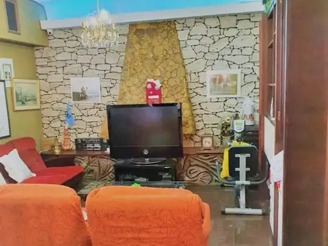 Casa 6 ambientes con 4 baños