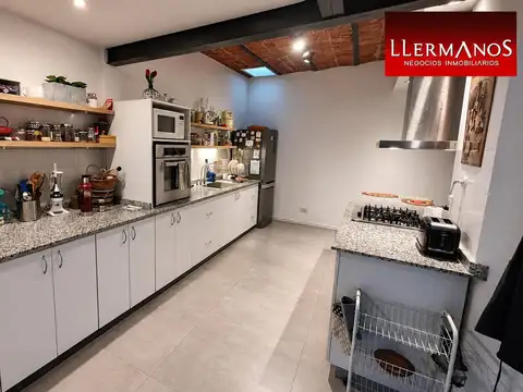 Venta Casa 4 Ambientes 3 dormitorios,Saavedra con 2 pisos.