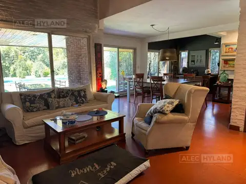 Casa en Venta con 5 cocheras