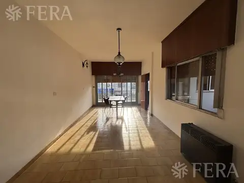 Depto Tipo Casa en Alquiler con 1 cocheras