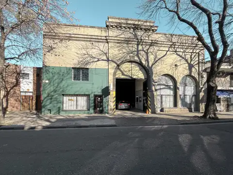 Galpón de cocheras con 1.200m² en Barrio Abasto