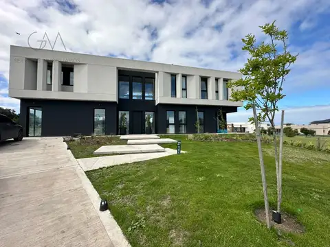 Casa en alquiler por temporada Barrio Casonas del Harás