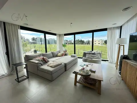 Casa 6 ambientes con 3 baños