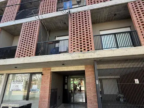 Celedonio Escalada 300