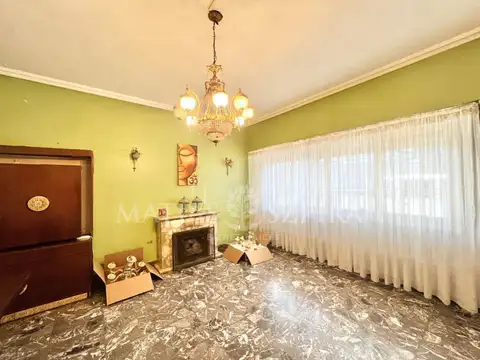 CASA AMERICANA CON TERRAZA - A REFACCIONAR
