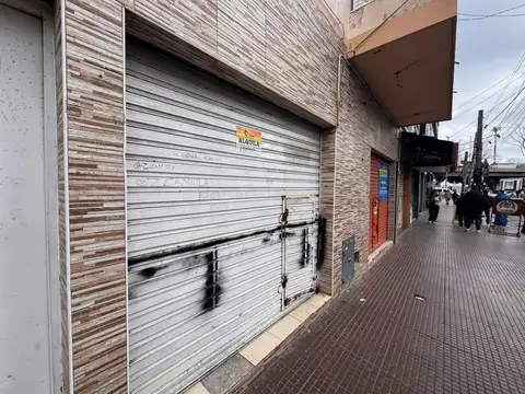 Local en alquiler - a metros de la estación J L Suarez