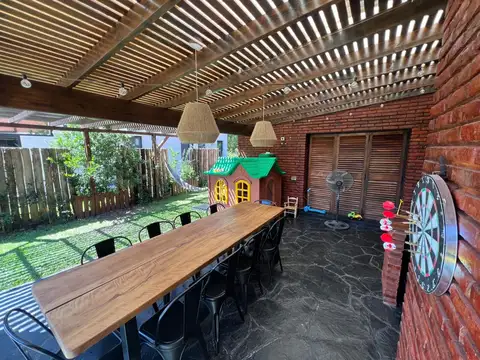 Casa 5 ambientes con 2 baños