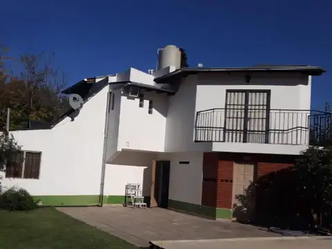 Casa quinta en venta - 3 Dormitorios 3 Baños - Ituzaingó
