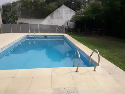 Casa en Venta con 3 cocheras