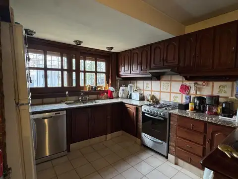 Casa 5 ambientes con 2 baños