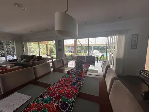 Casa en Venta con 4 cocheras