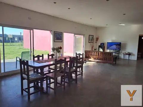 Casa en venta - 4 Dormitorios 2 Baños - Cocheras - 276mts2 - Haras Santa María, Buenos Aires