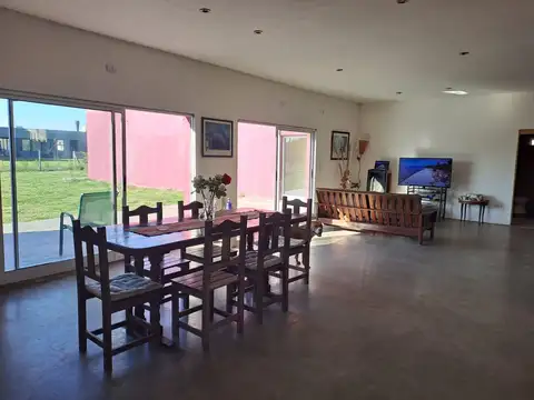 Casa en venta - 4 Dormitorios 2 Baños - Cocheras - 276mts2 - Haras Santa María, Buenos Aires