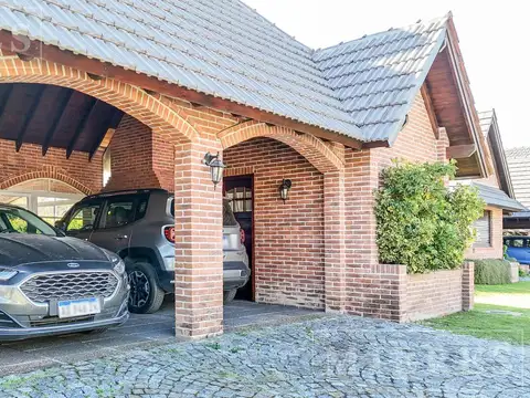 Casa 9 ambientes con 2 baños