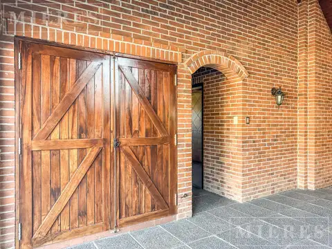 Casa en Venta con 2 cocheras