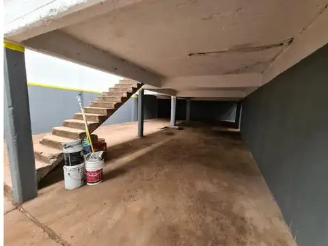 Galpón de 890 m² C/ depto 3 Amb y local - Valentín Alsina.