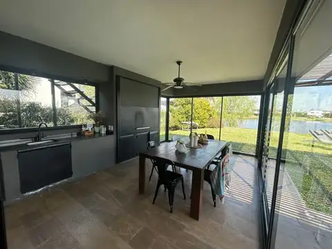 Venta | Casa con costa de Laguna  | Suite + 2 Dorm. | Escrit. o 4°dorm. | Play | Depend.| Quinc...