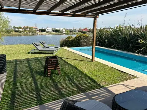 Venta | Casa con costa de Laguna  | Suite + 2 Dorm. | Escrit. o 4°dorm. | Play | Depend.| Quinc...