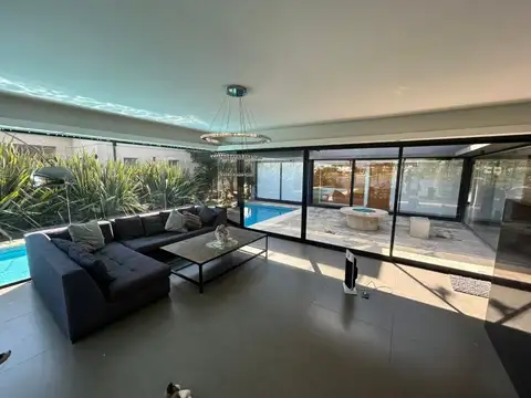 Casa 7 ambientes con 3 baños