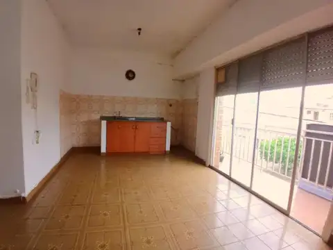 ¡Oportunidad Única! Hermoso 2 Ambientes SIN EXPENSAS – Súper Luminoso – Con Balcón y Terraza