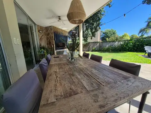 Casa 10 ambientes con 4 baños