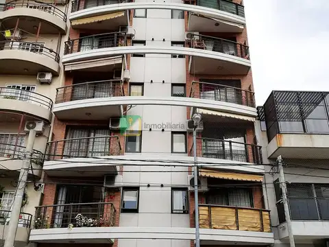 Departamento 4 ambientes con cochera doble en alquiler en Villa Ballester centro.