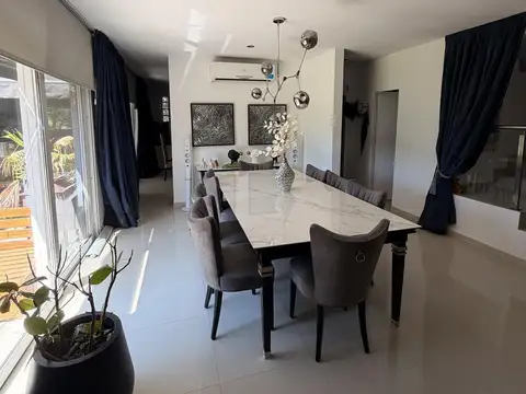 Casa 7 ambientes con 3 baños