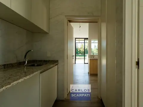 Casa 6 ambientes con 3 baños