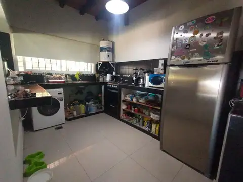 VENTA DE CASA CON  PILETA RODEO DEL MEDIO MAIPU