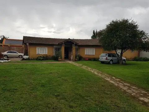 Casa en venta de 4 ambientes en Longchamps
