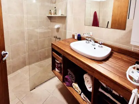 Casa 2 ambientes con 1 baño