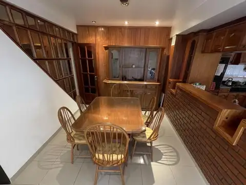 Casa 6 ambientes con 4 baños