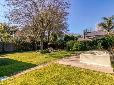 CASA EN VENTA CITY BELL 3 DORMITORIOS Y PARQUE