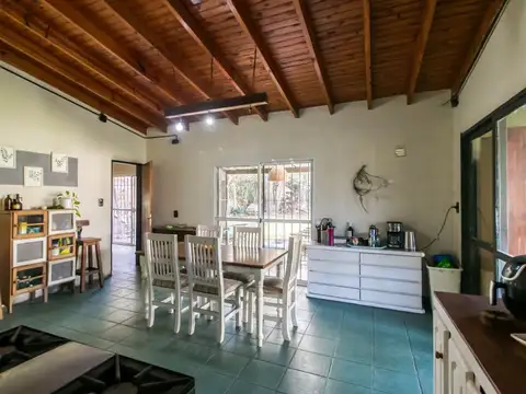 Casa 5 ambientes con 1 baño