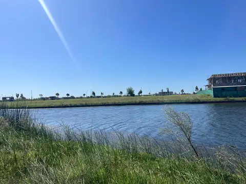 lote en venta al lago central orientacion Norte barrio Amarras / Puertos
