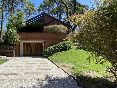 Casa en Venta en Carilo, USD 390.000