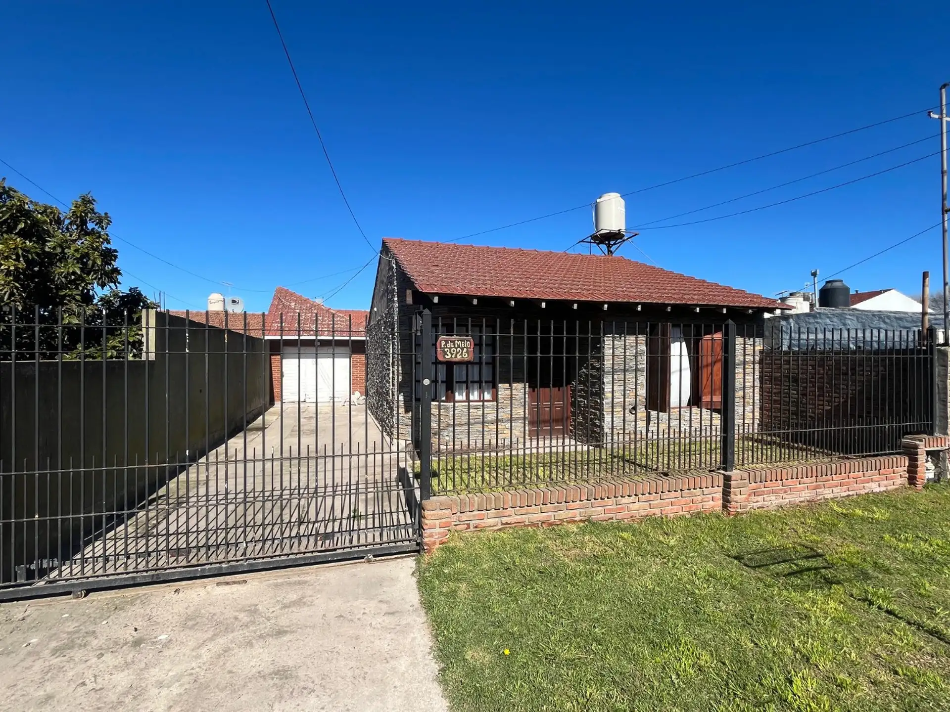 Chalet multifamiliar en lote propio barrio Faro